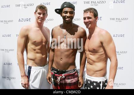 Conor Dwyer, Cullen Jones, Ryan Lochte intérieur pour Ryan Lochte, médaillée d'or olympique à l'Azure piscine, le Palazzo Resort Hotel Casino, Las Vegas, NV le 18 août 2012. Photo par : James Atoa/Everett Collection Banque D'Images