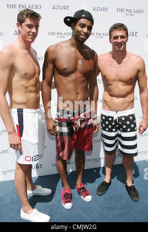 Conor Dwyer, Cullen Jones, Ryan Lochte intérieur pour Ryan Lochte, médaillée d'or olympique à l'Azure piscine, le Palazzo Resort Hotel Casino, Las Vegas, NV le 18 août 2012. Photo par : James Atoa/Everett Collection Banque D'Images