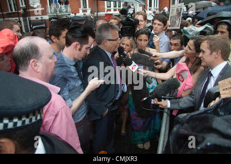 19 août 2012. London UK. M. Garzon de l'avocat de Julian Assange parle aux médias à l'extérieur de l'Equateur ambassade avant de Julian Assange est due à faire une déclaration publique Banque D'Images