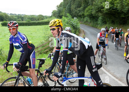 Bradley Wiggins, récent vainqueur du Tour de France et médaillée d'or aux Jeux Olympiques, arrivant à Wray dans le Lancashire, Royaume-Uni, sur son premier tour avec Brad sportive dans l'aide de la Fondation Bradley Wiggins le dimanche 19 août 2012. Banque D'Images