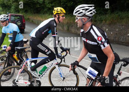 Bradley Wiggins, récent vainqueur du Tour de France et médaillée d'or aux Jeux Olympiques, laissant Wray dans le Lancashire, Royaume-Uni, sur son premier tour avec Brad sportive dans l'aide de la Fondation Bradley Wiggins le dimanche 19 août 2012. Banque D'Images