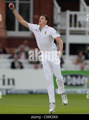 21.09.2012 Londres, Angleterre. Morne Morkel capte le ballon sur son propre bowling pendant cinq jours du troisième test entre l'Angleterre et l'Afrique de seigneurs. Afrique du Sud a remporté l'épreuve et a remporté la série par 2-0. Banque D'Images