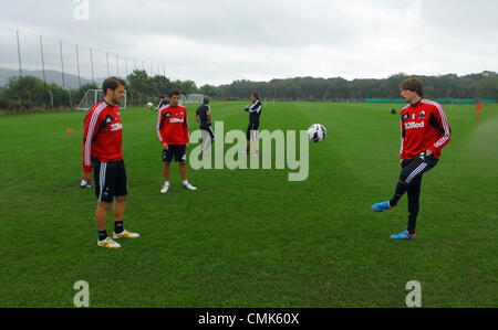 Sur la photo de gauche à droite : Andrea Orlandi, Federico Bessone et Michu. Le mardi 21 août 2012 Re : Barclay's Premier League Swansea City Football Club formation à Llandarcy, dans le sud du Pays de Galles, Royaume-Uni. Credit : D Legakis / Alamy Live News Banque D'Images