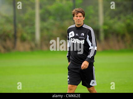 Sur la photo : Manager Michael Laudrup. Le mardi 21 août 2012 Re : Barclay's Premier League Swansea City Football Club formation à Llandarcy, dans le sud du Pays de Galles, Royaume-Uni. Credit : D Legakis / Alamy Live News Banque D'Images