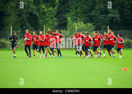 Sur la photo : Michu forme whlie réchauffe avec les autres joueurs. Le mardi 21 août 2012 Re : Barclay's Premier League Swansea City Football Club formation à Llandarcy, dans le sud du Pays de Galles, Royaume-Uni. Banque D'Images