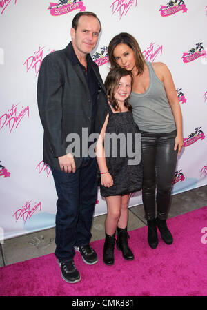 21 août 2012 - Los Angeles, Californie, États-Unis - Clark Gregg ; Jennifer Gray ; Stella Gregg assister à 25 ans de l'Lionsgate ''Dirty Dancing'' 21 Août 2012 tenue au Grauman's Chinese Theatre Hollywood,.CA.USA.(Image Crédit : Â©/TLeopold ZUMAPRESS.com)/Photos Globe Banque D'Images