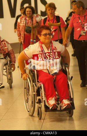 Le 22 août, 2012. London UK. Les athlètes de l'équipe paralympique russe commencent à arriver à l'aéroport d'Heathrow avant les Jeux Paralympiques de Londres 2012. Credit : amer ghazzal / Alamy Live News Banque D'Images