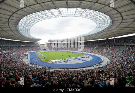 Fichier - Un fichier photo en date du 01 septembre 2013 montre l'intérieur du stade olympique au cours de la World Challenge Athlétisme ISTAF de Berlin, Allemagne. Président de l'Association Européenne d'athlétisme (EAA), Wirz, annoncée le 02 novembre à Zurich, que les Championnats d'Europe d'athlétisme 2018 se tiendra à Berlin. Photo : Soeren Stache/dpa Banque D'Images