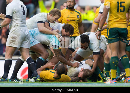 Londres, Royaume-Uni. 09Th Nov, 2013. Les joueurs Angleterre célébrer après leur ouverture essayer au cours de l'International Rugby Union match entre l'Angleterre et l'Australie : L'action de crédit de Twickenham Plus Sport/Alamy Live News Banque D'Images