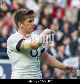 Londres, Royaume-Uni. 09Th Nov, 2013. Outhalf Owen FARRELL l'Angleterre célèbre après avoir marqué le gagnant essayer au cours de l'International Rugby Union match entre l'Angleterre et l'Australie : L'action de crédit de Twickenham Plus Sport/Alamy Live News Banque D'Images