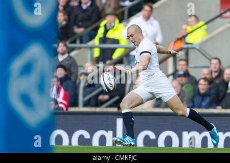 Londres, Royaume-Uni. 09Th Nov, 2013. Angleterre fullback Mike Brown en action au cours de l'International Rugby Union match entre l'Angleterre et l'Australie : L'action de crédit de Twickenham Plus Sport/Alamy Live News Banque D'Images