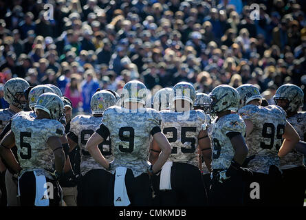 Colorado Springs, Colorado, États-Unis. 2 nov., 2013. Les Black Knights de l'armée au cours d'une académie militaire, entre l'armée et les Black Knights l'Air Force Academy Falcon Falcon au Stadium, U.S. Air Force Academy, Colorado Springs, Colorado. Air Force Armée défaites 42-28 Crédit : csm/Alamy Live News Banque D'Images