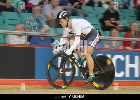 Coupe du Monde de Cyclisme sur piste, Centre National de cyclisme, Manchester, Royaume-Uni. 3 novembre 2013. Robert Förstemann (GER) célèbre pour le sprint le plus rapide de qualification avec un temps de 9,799 secondes Crédit : Neville Styles/Alamy Live News Banque D'Images