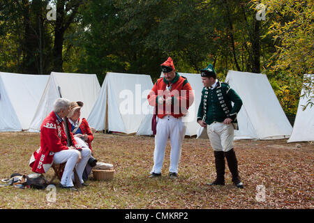 Camden, SC, USA. 2 nov., 2013. Camden historique tient sa 43e assemblée annuelle de la guerre Reolutionary journées sur le terrain. La guerre révolutionnaire de reconstitution historique a célébré le 225e anniversaire de la révolution avec des démonstrations dans le parc et une bataille sur le terrain avec les tuniques rouges et les Patriotes Banque D'Images