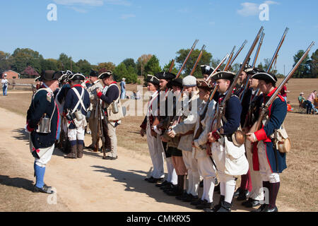 Camden, SC, USA. 2 nov., 2013. Camden historique tient sa 43e assemblée annuelle de la guerre Reolutionary journées sur le terrain. La guerre révolutionnaire de reconstitution historique a célébré le 225e anniversaire de la révolution avec des démonstrations dans le parc et une bataille sur le terrain avec les tuniques rouges et les Patriotes Banque D'Images