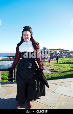 Whitby, UK. 29Th sep 2013. Goths à Whitby Goth Week-end Dimanche 03/11/2013. Fondée par Jo Hampshire en 1994, l'événement à Whitby, North Yorkshire, UK Angleterre rassemble des Goths et emos à cette destination emblématique de Dracular pour la musique, danser et boire. Crédit : Paul Thompson/Alamy Live News Banque D'Images