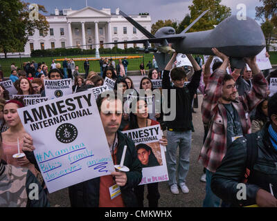 Washington, DC, USA. 2 nov., 2013. Les militants d'Amnesty International a protesté contre les exécutions extrajudiciaires et de drones. Credit : Ann peu/Alamy Live News Banque D'Images