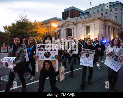 Washington, DC, USA. 2 nov., 2013. Les militants d'Amnesty International a protesté contre les exécutions extrajudiciaires et de drones. Credit : Ann peu/Alamy Live News Banque D'Images