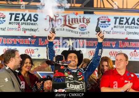 Fort Worth, TX, USA. 29Th sep 2013. Fort Worth, TX - NOV 03, 2013 : Jimmie Johnson (48) remporte le Texas 500 AAA à la Texas Motor Speedway à Fort Worth, TX. © csm/Alamy Live News Banque D'Images