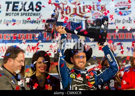 Fort Worth, TX, USA. 29Th sep 2013. Fort Worth, TX - NOV 03, 2013 : Jimmie Johnson (48) remporte le Texas 500 AAA à la Texas Motor Speedway à Fort Worth, TX. © csm/Alamy Live News Banque D'Images