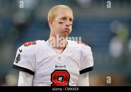 Seattle, Washington, USA. 29Th sep 2013. DANIEL WALLACE | fois.Tampa Bay Buccaneers quarterback Mike Glennon (8) Promenades hors du terrain après une perte d'heures supplémentaires 27-24 pour les Seattle Seahawks de Seattle au champ CenturyLink le dimanche, Novembre 3, 2013. © Daniel Wallace/Tampa Bay Times/ZUMAPRESS.com/Alamy Live News Banque D'Images