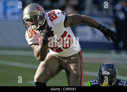 Seattle, Washington, USA. 29Th sep 2013. DANIEL WALLACE | fois.Tampa Bay Buccaneers tournant retour Mike James (25) permet un gain au cours du premier trimestre contre les Seattle Seahawks de Seattle au champ CenturyLink le dimanche, Novembre 3, 2013. © Daniel Wallace/Tampa Bay Times/ZUMAPRESS.com/Alamy Live News Banque D'Images