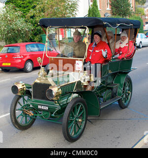 Redhill, Surrey, UK. 3 novembre 2013. BS8329, 1904 Napier d'Amérique 159 12 ch véhicule à moteur dans le RAC 2013 Londres à Brighton Veteran Car Run, saisi par M. Raymond Moffatt. Le dimanche 3 novembre 2013 Credit : Lindsay Le gendarme/Alamy Live News Banque D'Images