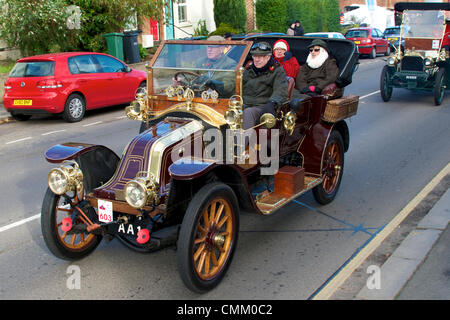 Redhill, Surrey, UK. 3 novembre 2013. AA1, 1905 Phaeton 30HP Renault véhicule à moteur dans le RAC 2013 Londres à Brighton Veteran Car Run, saisie par l'AA. Le dimanche 3 novembre 2013 Credit : Lindsay Le gendarme/Alamy Live News Banque D'Images