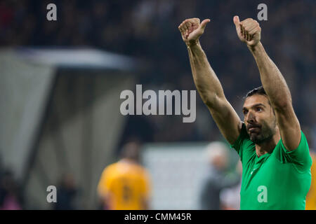 Parme, Italie. 2 nov., 2013. Gianluigi Buffon (Juventus) Football / Soccer : Italien 'Serie' une correspondance entre Parme FC Juventus 0-1 au Stadio Ennio Tardini de Parma, Italie . © Maurizio Borsari/AFLO/Alamy Live News Banque D'Images