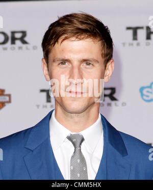 Los Angeles, CA, USA. 4 nov., 2013. Jonathan Howard aux arrivées de THOR : THE DARK WORLD Premiere, El Capitan Theatre, Los Angeles, CA 4 novembre 2013. Credit : Emiley Schweich/Everett Collection/Alamy Live News Banque D'Images