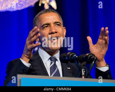 Washington, DC, USA. 4 nov., 2013. Le président des États-Unis Barack Obama prononce une allocution à une organisation pour l'action "Sommet mondial de l'Obamacare" au St Regis Hotel à Washington, DC, USA, le lundi 4 novembre 2013. Credit : Ron Sachs / Piscine via CNP/dpa/Alamy Live News Banque D'Images