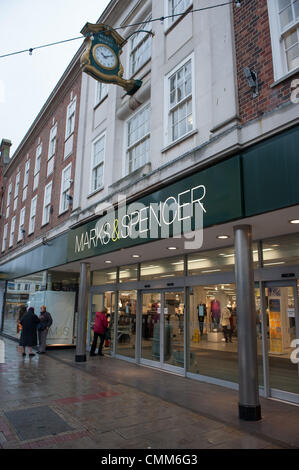 Le magasin Marks and Spencer à Montague Street, Worthing, West Sussex, Angleterre. Banque D'Images