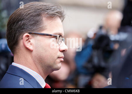 Berlin, Allemagne. 03 novembre, 2013. CDU/CSU et SPD continuer la négociations de coalition à la représentation de l'Etat fédéral de Bavière à Berlin. / Photo : Florian Pronold, président du SPD de Bavière, donnant une interview bevorethe les négociations de coalition à Berlin. Credit : Reynaldo Chaib Paganelli/Alamy Live News Banque D'Images