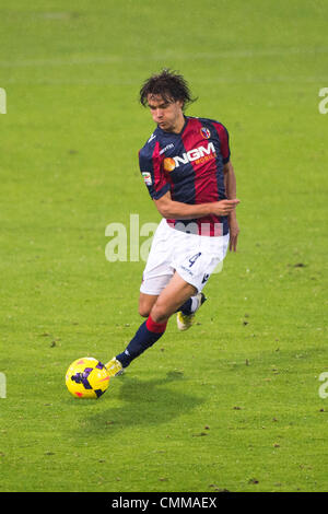 Bologne, Italie. 4 nov., 2013. Rene Krhin (Bologne) Football / Soccer : Italien 'Serie' un match entre Bologne 0-0 AC Chievo Verona au stade Renato Dall'ara de Bologne, Italie . Credit : Maurizio Borsari/AFLO/Alamy Live News Banque D'Images