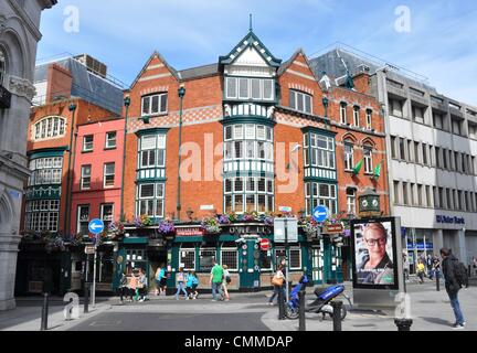 Suffolk Street dans le coeur historique de Dublin est dominé par O'Neill Bar et Restaurant, photo prise le 3 juin 2013. Un public house avait existé à cet endroit depuis plus de 300 ans. Photo : Frank Baumgart Banque D'Images