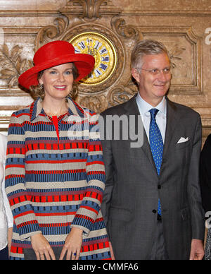 Bruxelles, Belgique. 06 nov., 2013. Le roi Philippe et la Reine Mathilde de Belgique à 'Entrée' joyeuse à Bruxelles, 06-11-2013 Photo : Albert Nieboer Crédit : afp photo alliance/Alamy Live News Banque D'Images