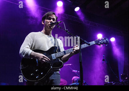 British Sea Power joue le Brighton Dome le 11/06/2013 à Brighton Dome, Brighton. Les personnes sur la photo : Yan Scott Wilkinson, Jan Scott Wilkinson. Photo par Julie Edwards Banque D'Images