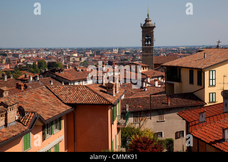 Vue de la Basse-ville à partir de la Ville Haute, Bergame, Lombardie, Italie, Europe Banque D'Images