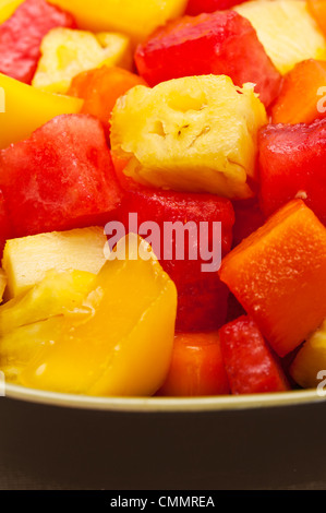 Un bol de salade de fruits tropicaux close up Banque D'Images