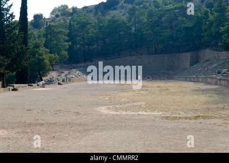 Delphi. La Grèce. Viewfrom les pistes vers l'extrémité arrière du stade de Delphes. Le stade a été construit en Banque D'Images