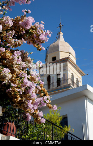 Clocher de l'église dans un village près de Vanato, Zante, îles Ioniennes, îles grecques, Grèce, Europe Banque D'Images