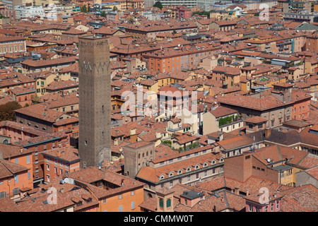 Vue depuis les deux tours de la Piazza di Porta Ravegnana, Bologne, Émilie-Romagne, Italie, Europe Banque D'Images