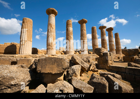 Colonnes du Tempio di Ercole, Valle dei Templi, Site du patrimoine mondial de l'UNESCO, Agrigente, Sicile, Italie, Europe Banque D'Images