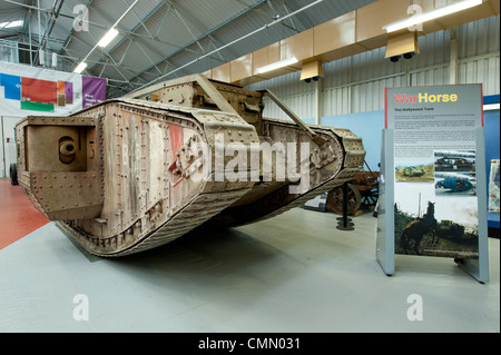 La prop ww1 tank MkIV lourds réalisés pour le film Cheval de Guerre Banque D'Images