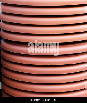 Pile de pots en plastique Banque D'Images