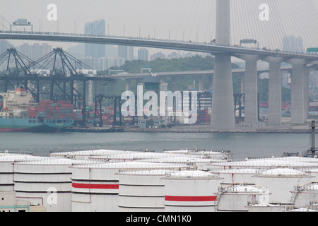 Réservoir de gaz et le pont , hong kong Banque D'Images