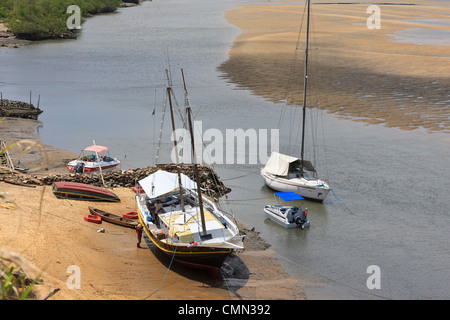 Bateaux à marée basse, Lagoa das Amaro Mesquita, Amaro Mesquita Lagoon, Tibau do Sul, Rio Grande do Norte, Brésil, Brasil Banque D'Images