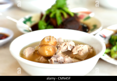 Ragoût de porc malaisien et à base de soupe soupe épicée, poivrée (bak kut teh) Banque D'Images