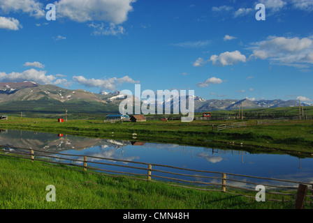 Montana ranch avec Rocheuses Banque D'Images