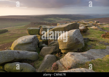Photo horizontale de tôt le matin à Higger Tor dans le Peak District National Park Banque D'Images